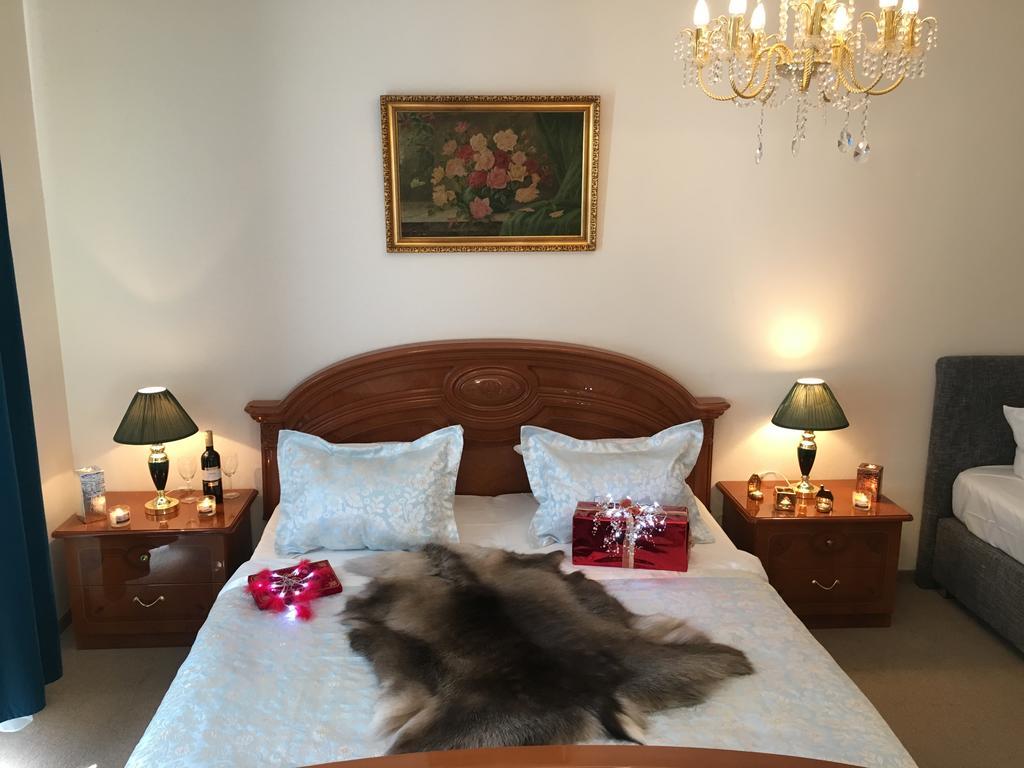 Golden Gapa Large Family 7 *